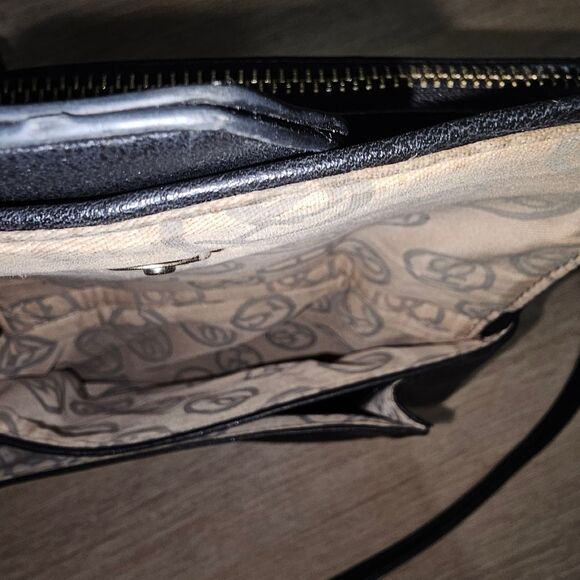 Sag Harbor -  Purse Cross Body Multiple Pockets - Black - Brass Hardware - Picture 10 of 12